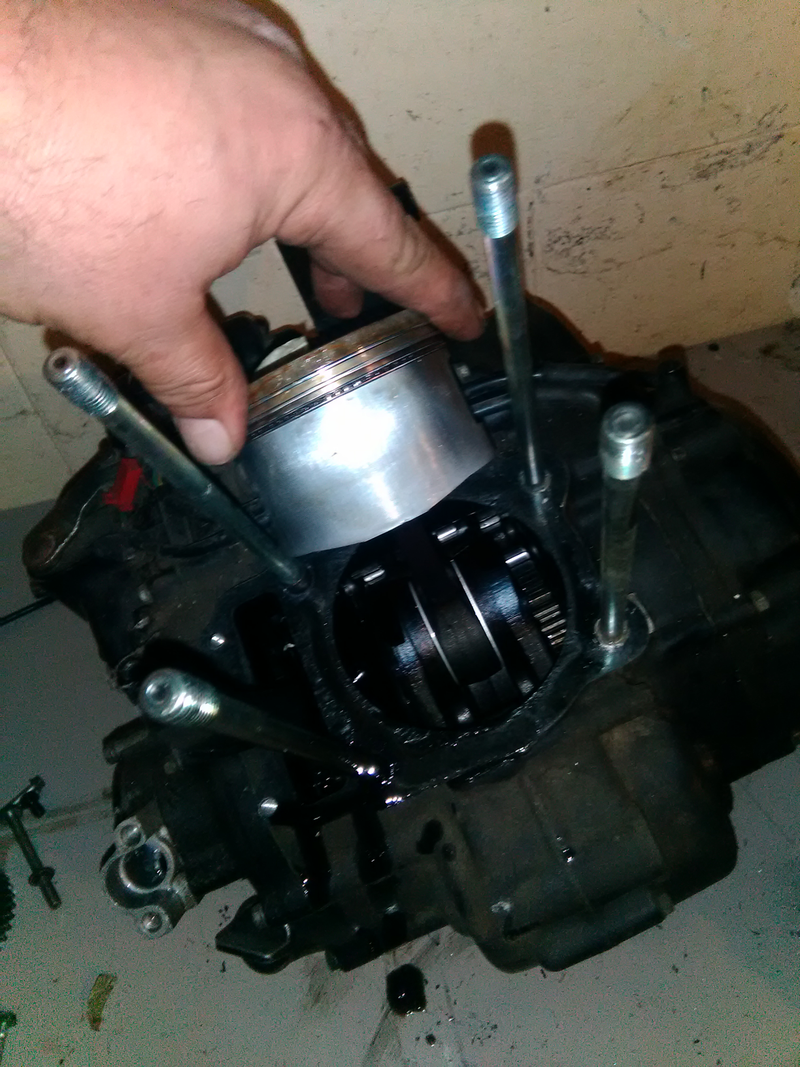 Illustration for article titled Oofta! This isn't looking too good. (non RFVC Honda 350)